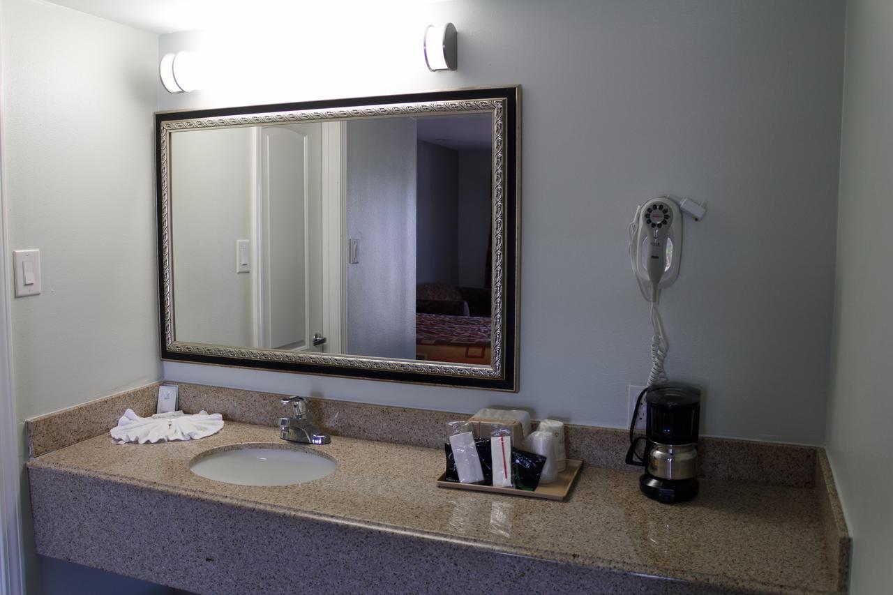 Continental Inn And Suites Nacogdoches Tx Sfa University Downtown Dış mekan fotoğraf