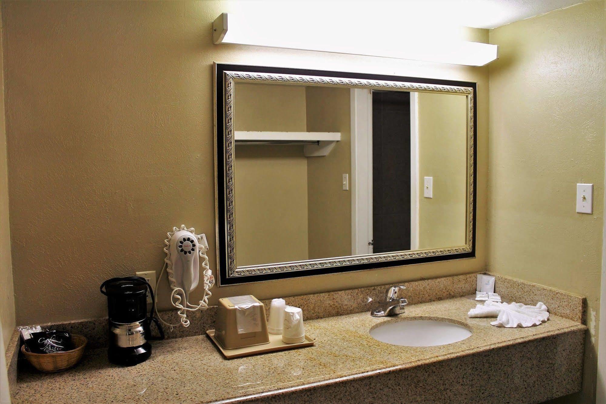 Continental Inn And Suites Nacogdoches Tx Sfa University Downtown Dış mekan fotoğraf